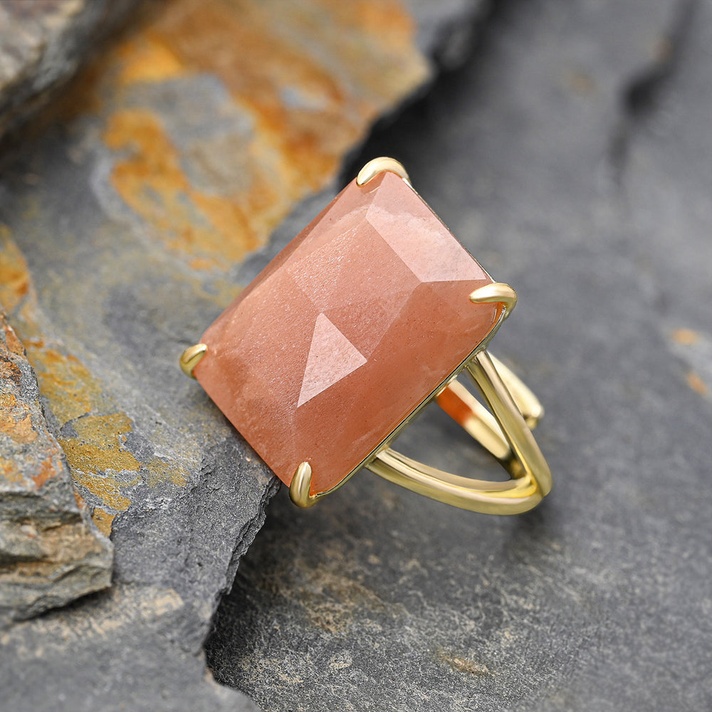 Crown Jewel Ring Pfirsich-Mondstein – Detail