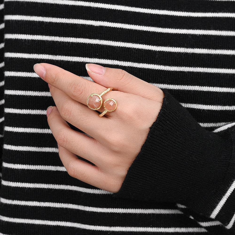 Twin Soul Ring Sonnenstein – getragen an der Hand