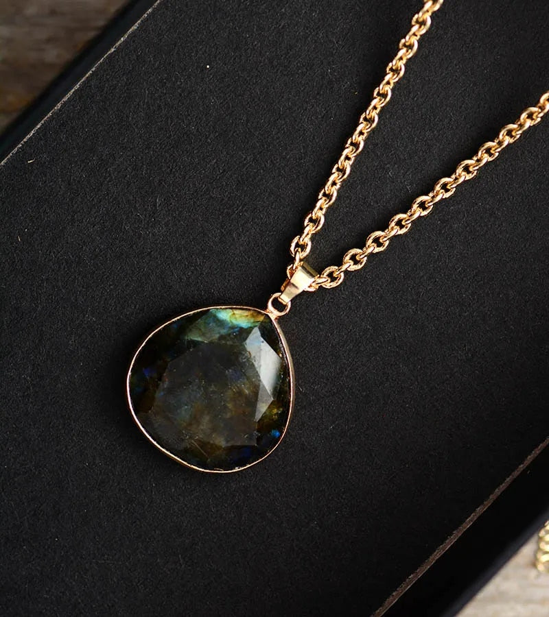 "Aurora Träne" Goldveredelter Labradorit Anhänger | Boho